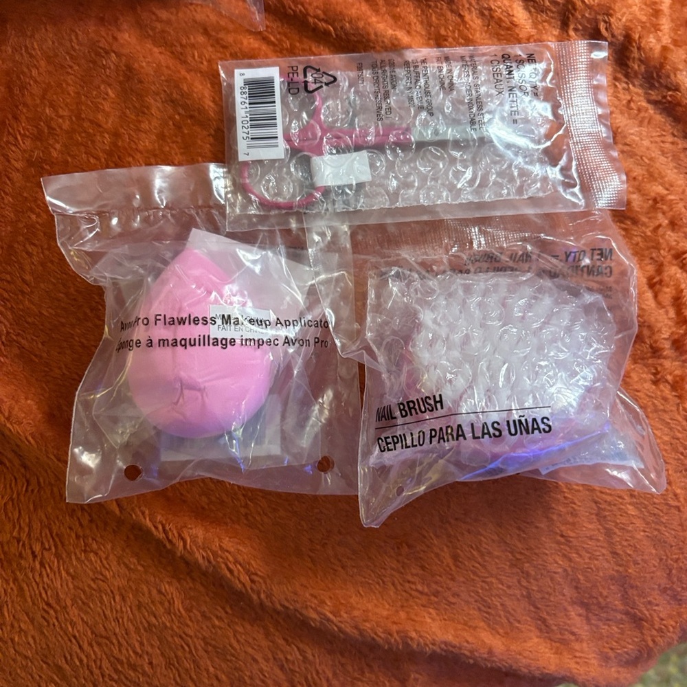 Cosmetic Bag-Eyebrow Kit-Makeup Brushes & Covers-Back Scrubber-Mini Sewing Kit. - Picture 6 of 16